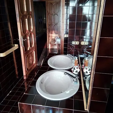 Mamma Mia Family House Bed & Breakfast 4*