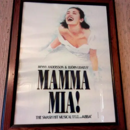 Mamma Mia Family House Bed & Breakfast 4*